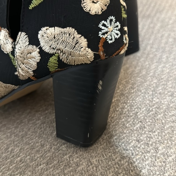 Embroidered Peep Toe Shoes - Picture 4 of 7